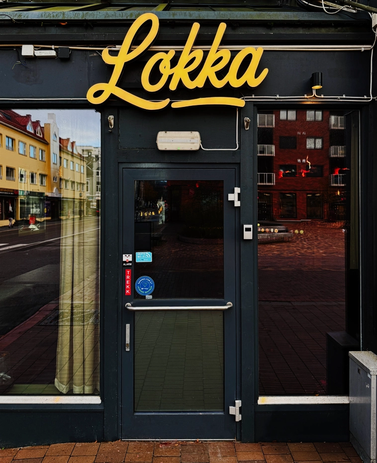 Inngangsdøren til Løkka bar og spiseri